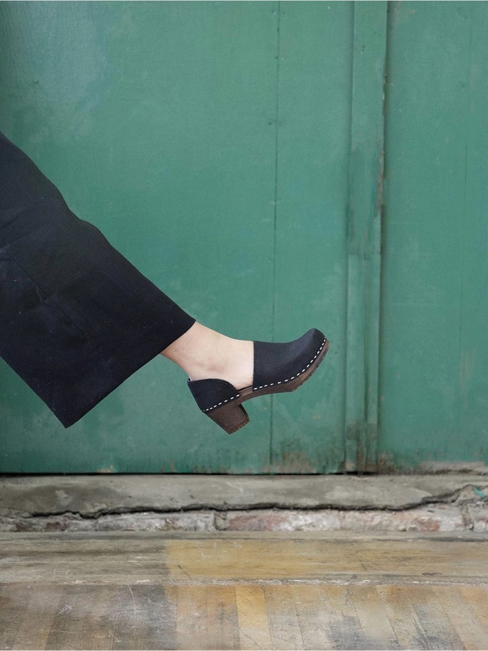 Sandgrens Women's Black Leather and Wood Block Heel Clog - Brett